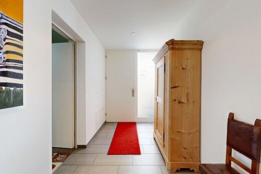 halle / korridor mit gipskartonwand, drywall, inside property, light floor, und fliesenboden