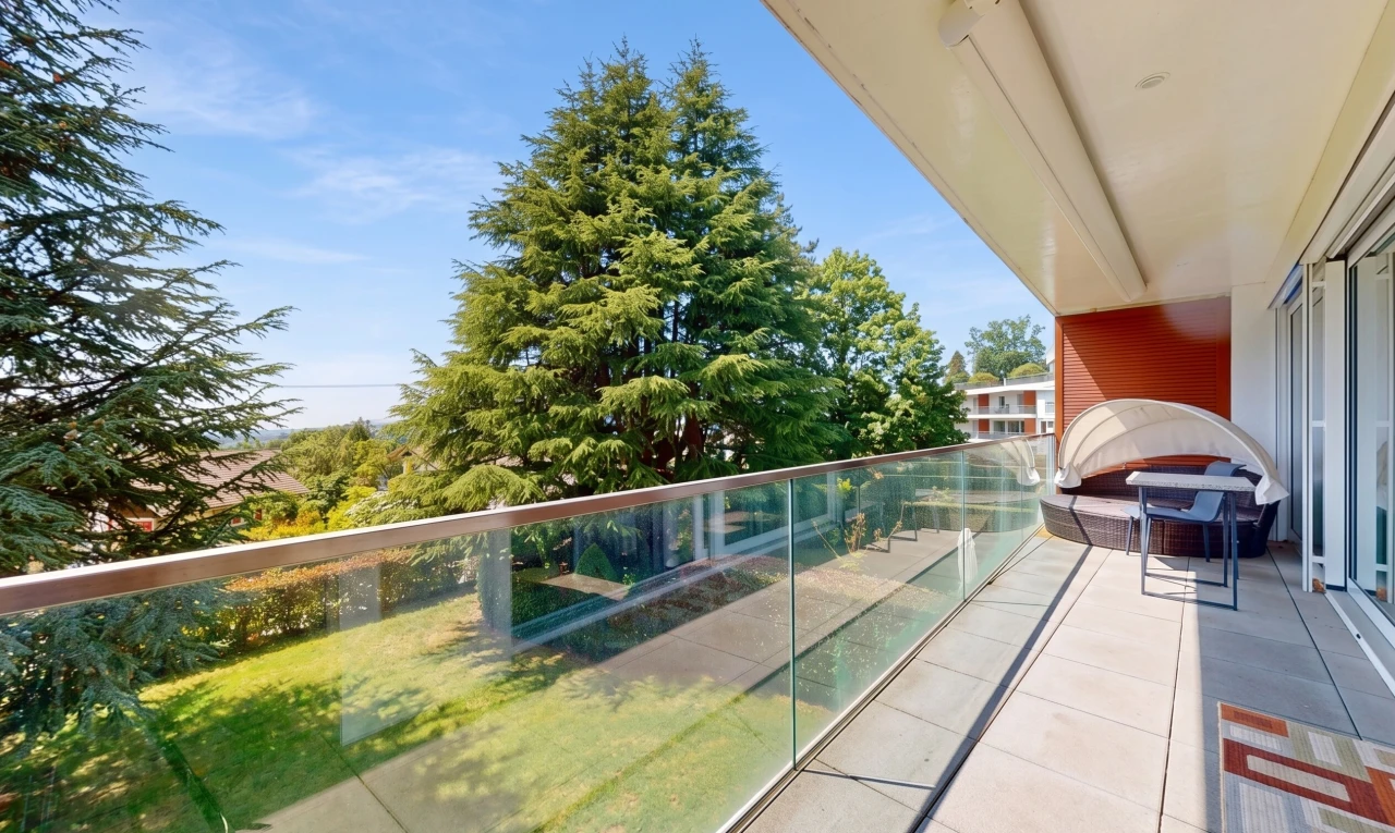 balcon avec balcon, from property, day time, et view focus
