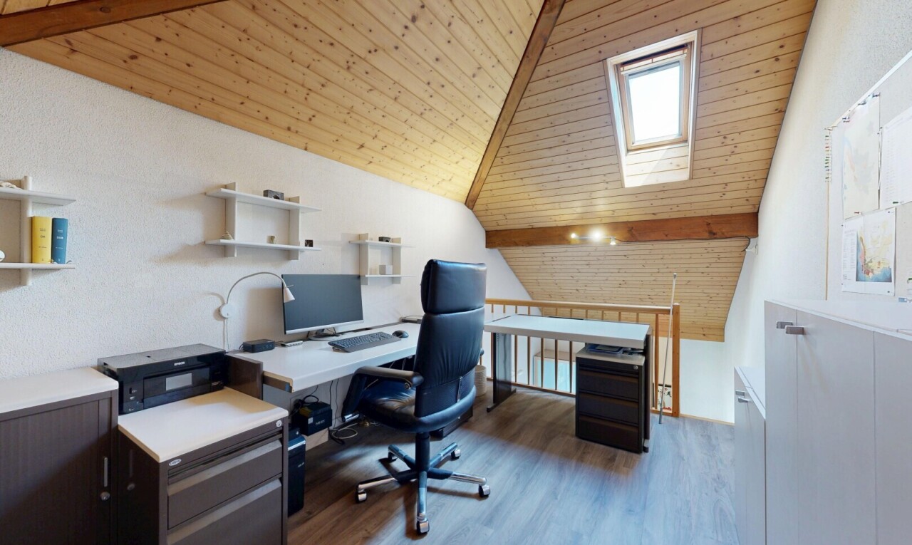 büro mit high end ceiling, holzdecke, wood ceiling, dachboden, und dachschräge
