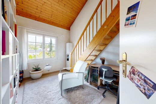 wohnzimmer mit vaulted ceiling, dachschräge, wood ceiling, holzdecke, und high ceiling