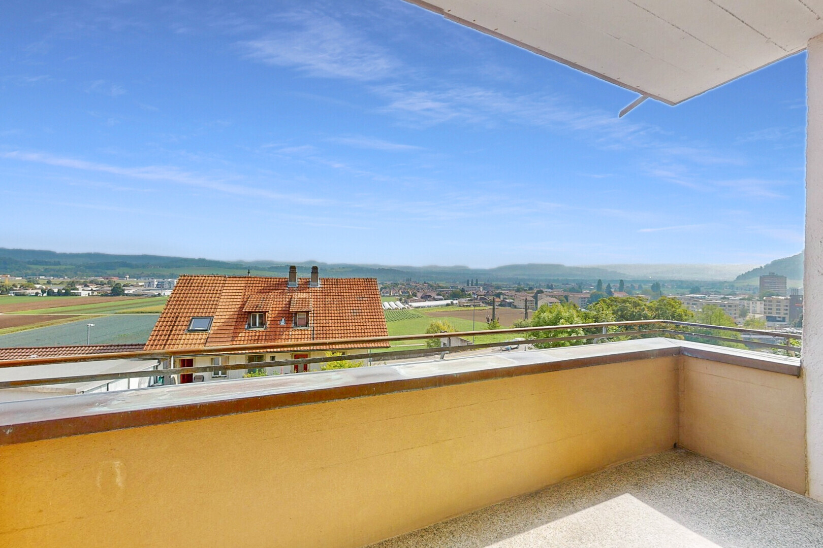balcon avec day time, from property, et balcon