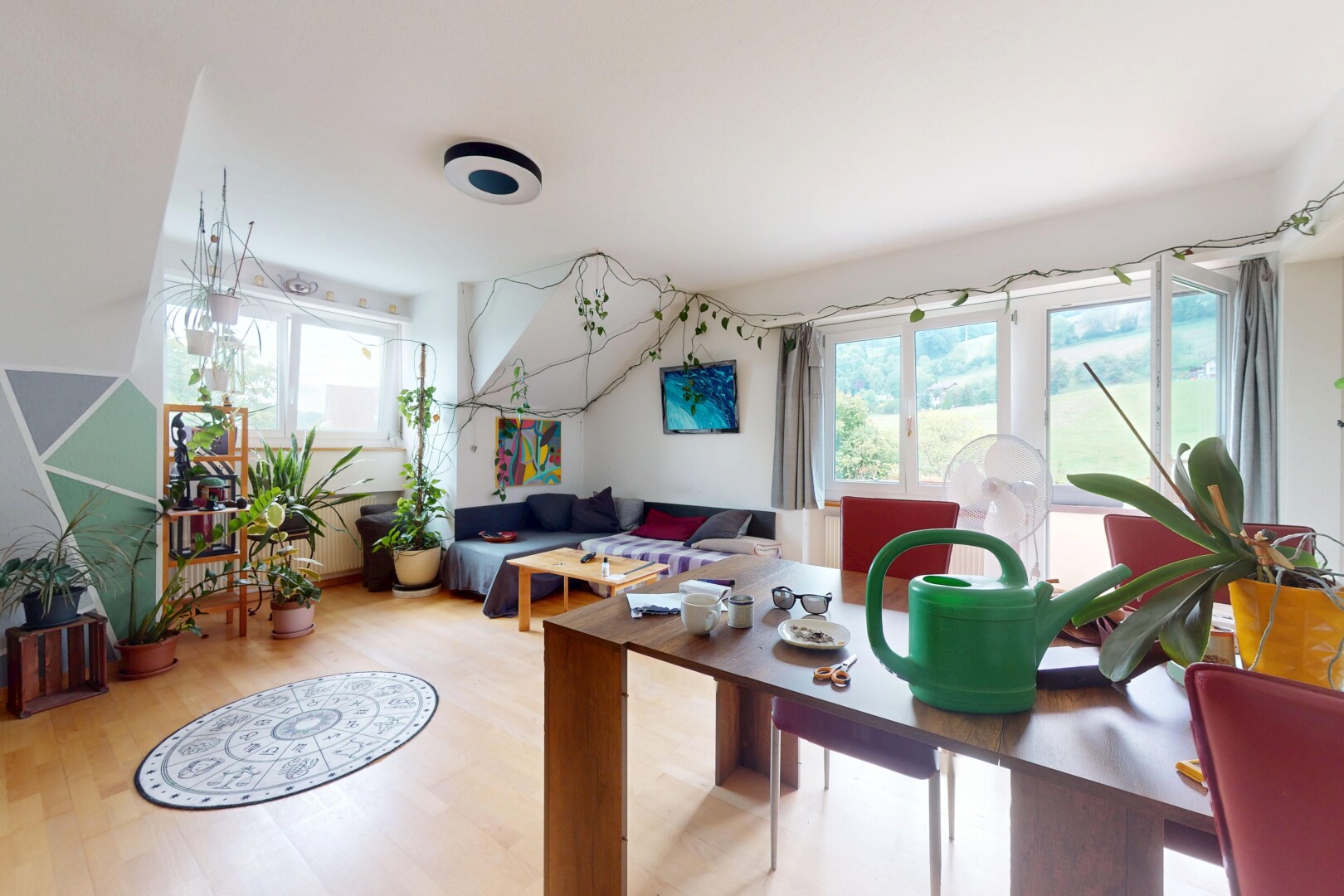 salon / salle à manger avec inside property, natural light, lumière naturelle, drywall, et cloison sèche