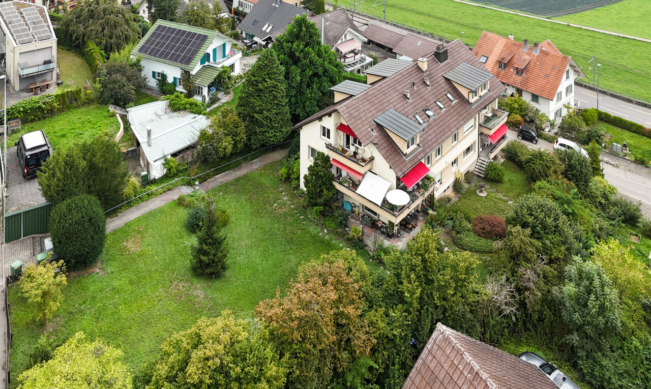 façade avec pelouse, vue résidentielle, et residential view