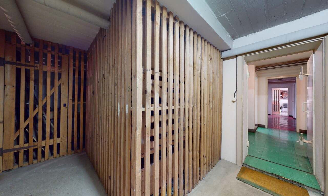 couloir avec inside property, carpet, et moquette