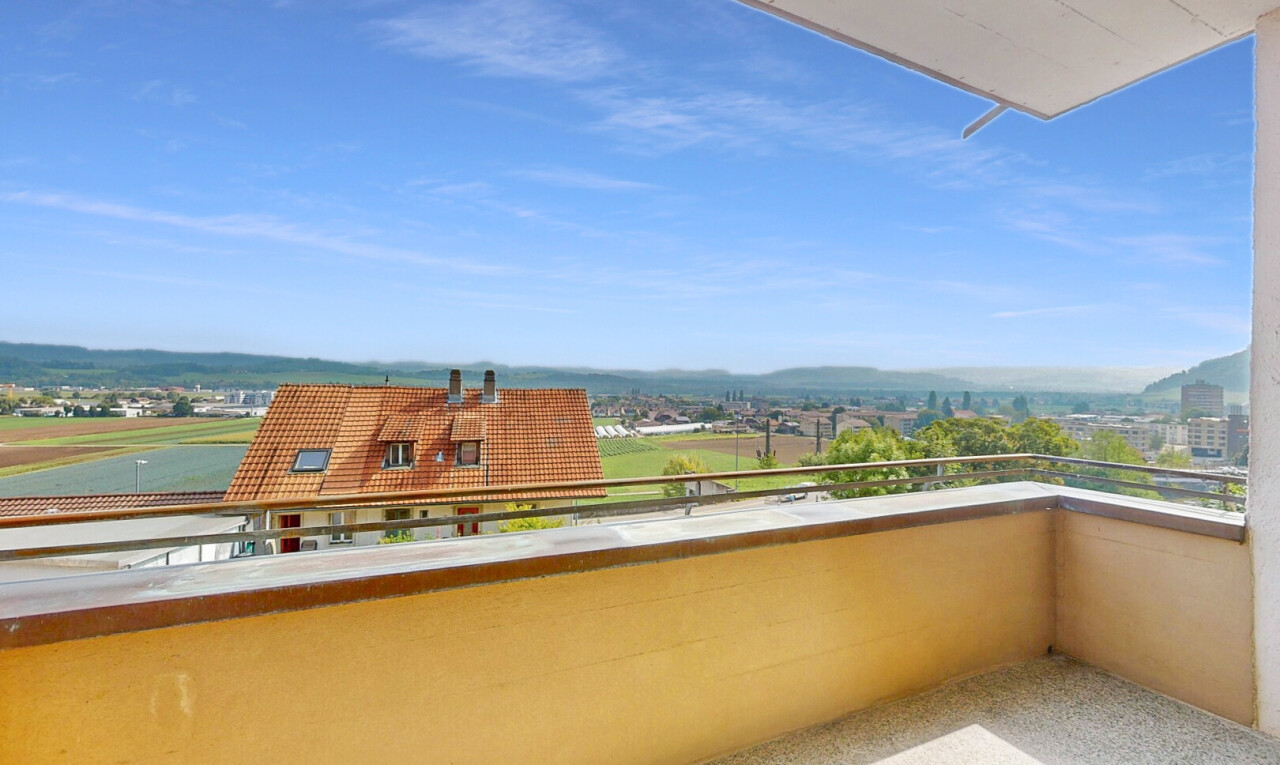 balcon avec day time, from property, et balcon