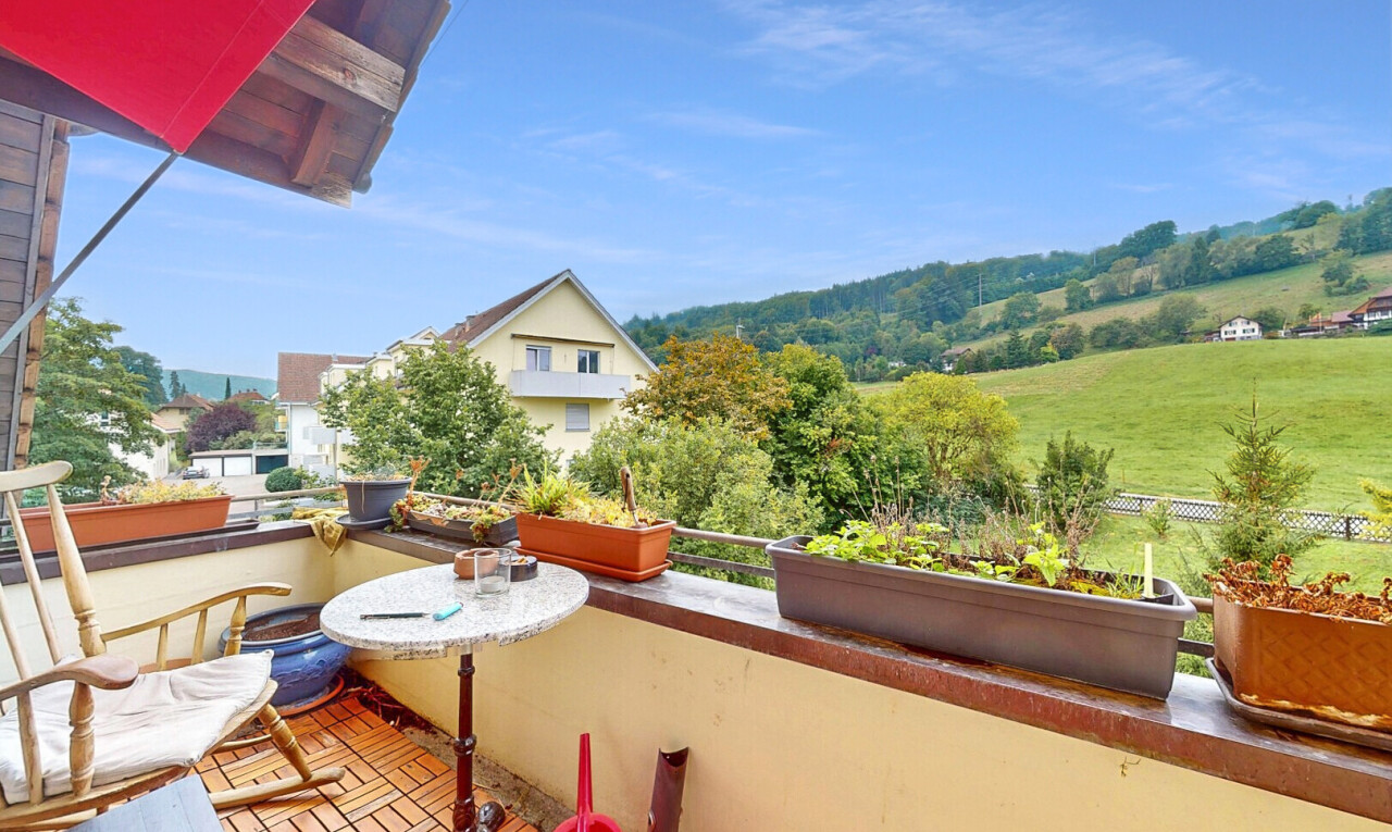 balcon avec from property et day time