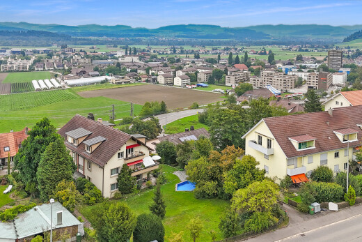 außenansicht mit blick auf die berge, mountain view, day time, ländliche aussicht, und rural view