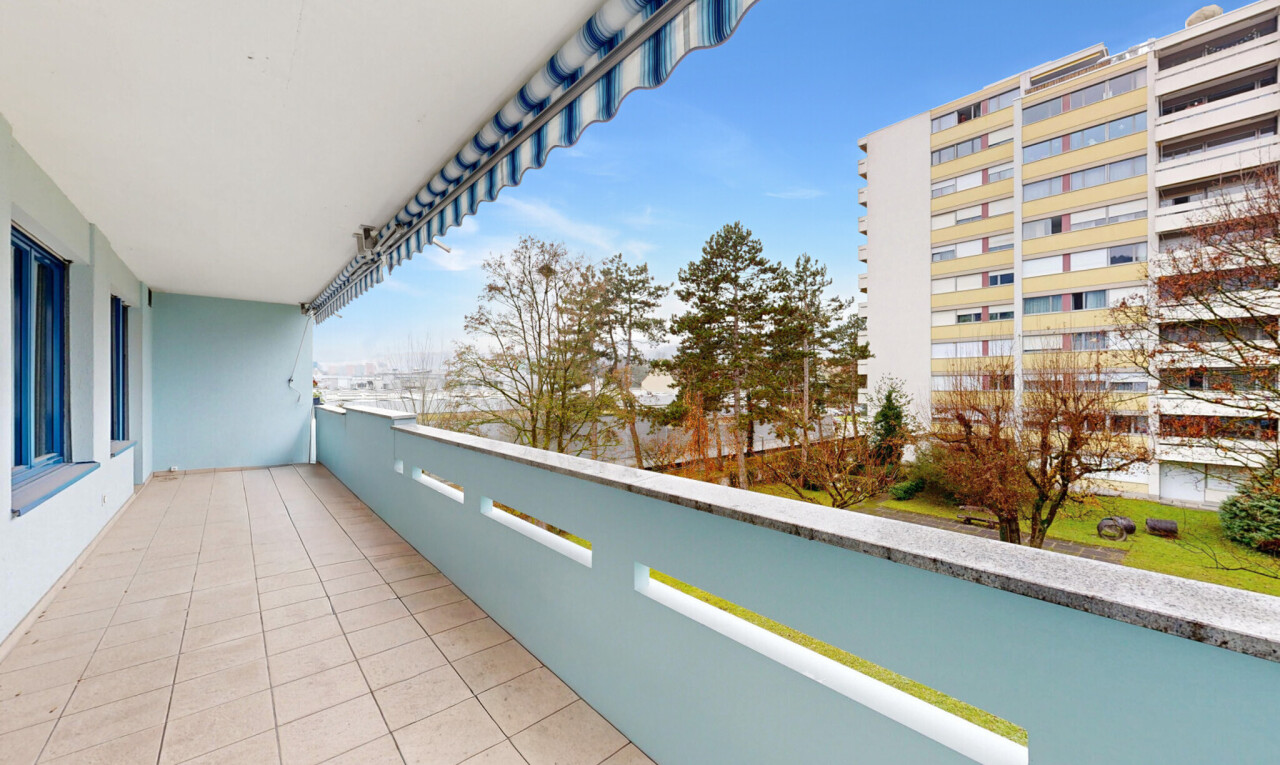 balcon avec balcon, day time, from property, apartment complex view, et véranda