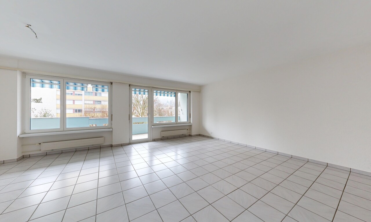 pièce vide avec lumière naturelle, natural light, cloison sèche, drywall, et inside property