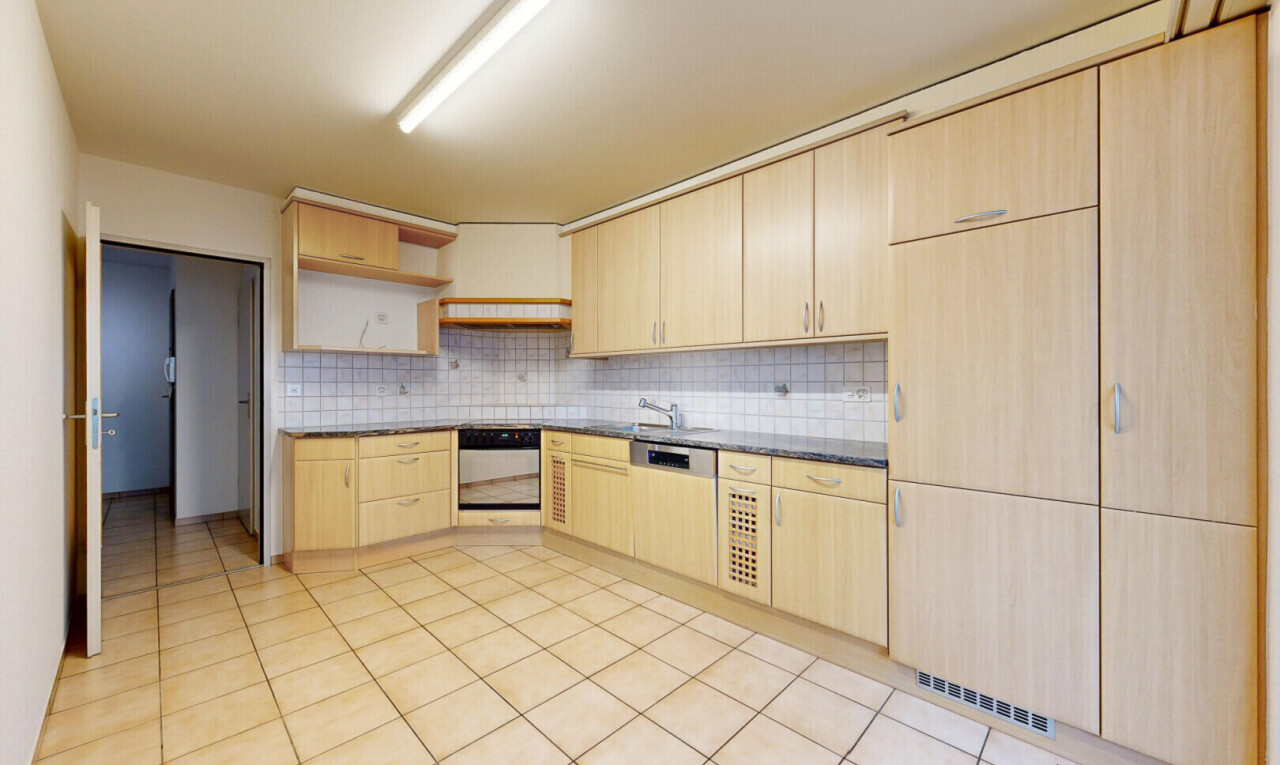 küche mit open shelves, offene regale, light floor, küchenrückwand beim Herd, und küchenrückwand beim herd