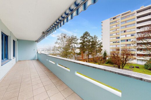 balcon avec balcon, day time, from property, apartment complex view, et véranda