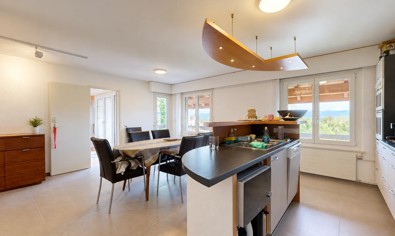 küche mit light floor, arbeitsplatten, dark countertops, two heights countertops, und gipskartonwand