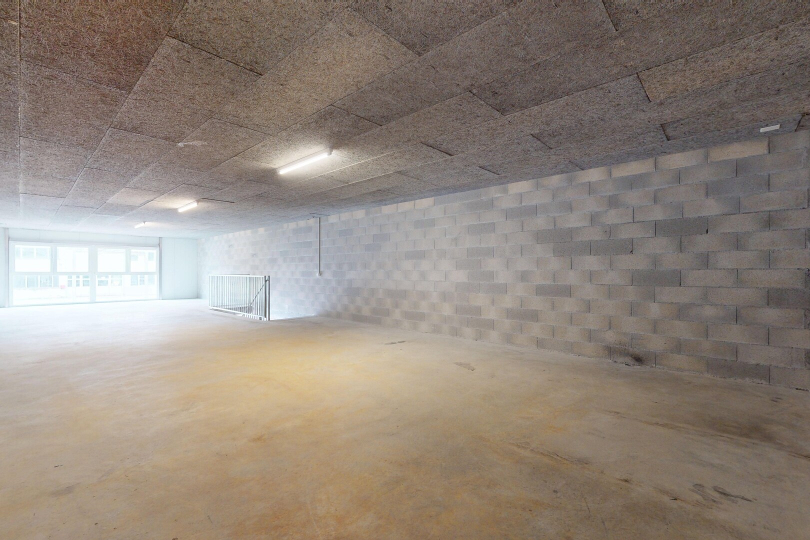 parking avec inside property