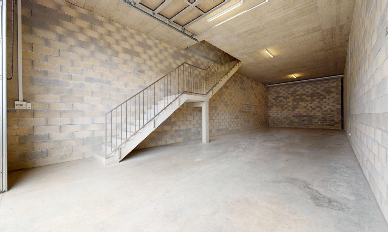 parking avec inside property et escaliers