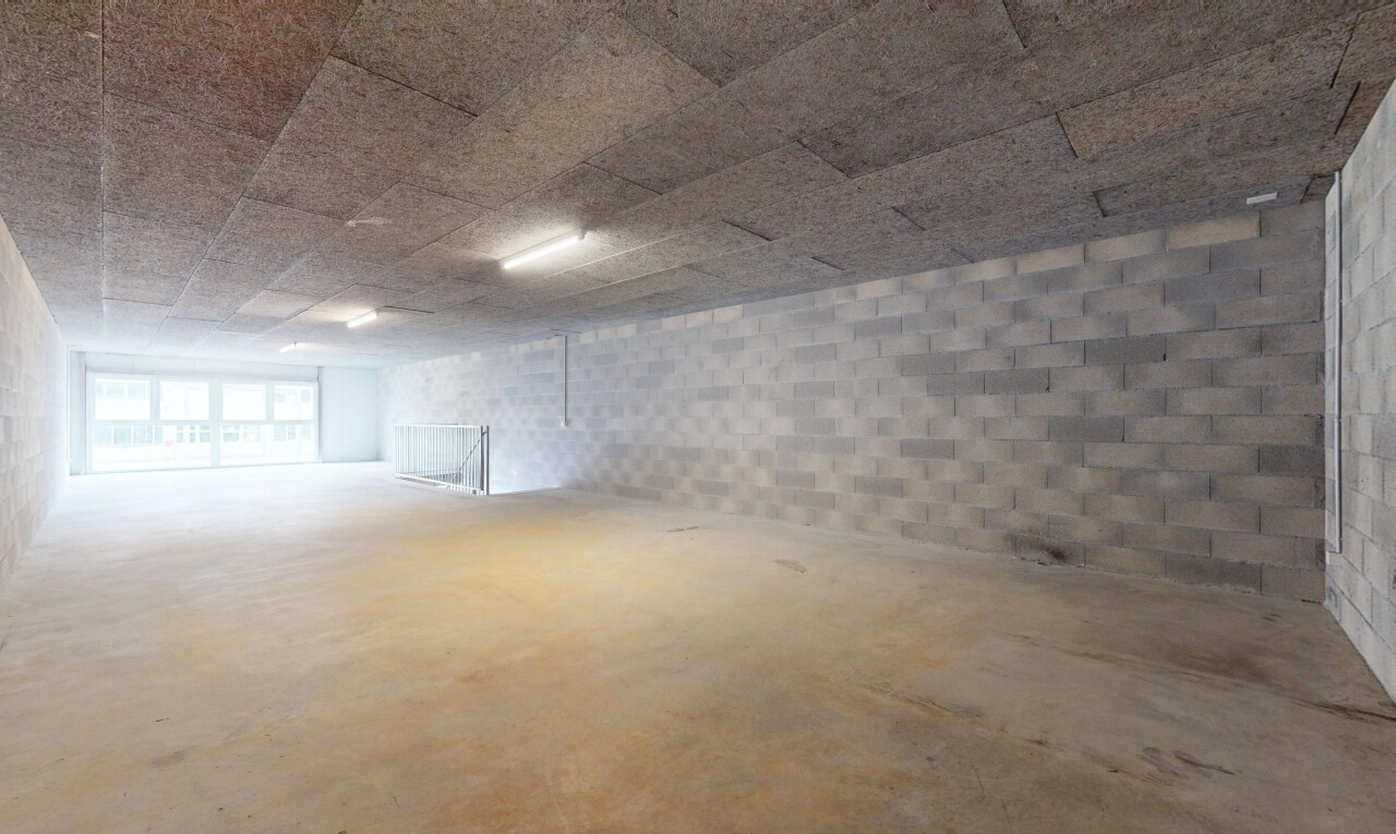 parking avec inside property