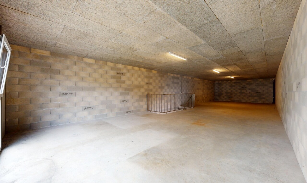 parking avec inside property