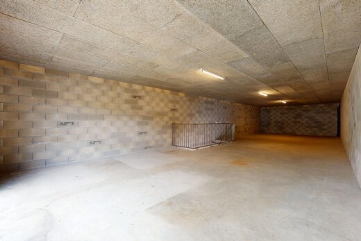 parking avec inside property