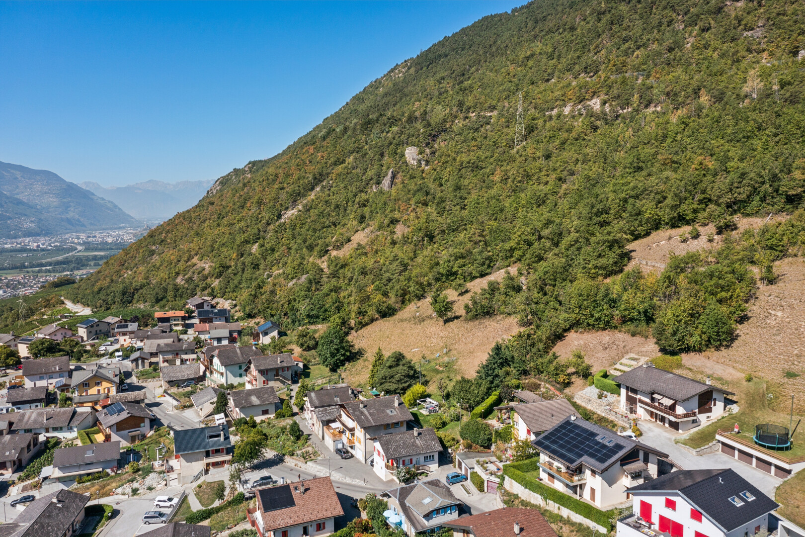vue sur la montagne avec mountain view, vue sur la montagne, neighborhood view, residential view, et vue résidentielle