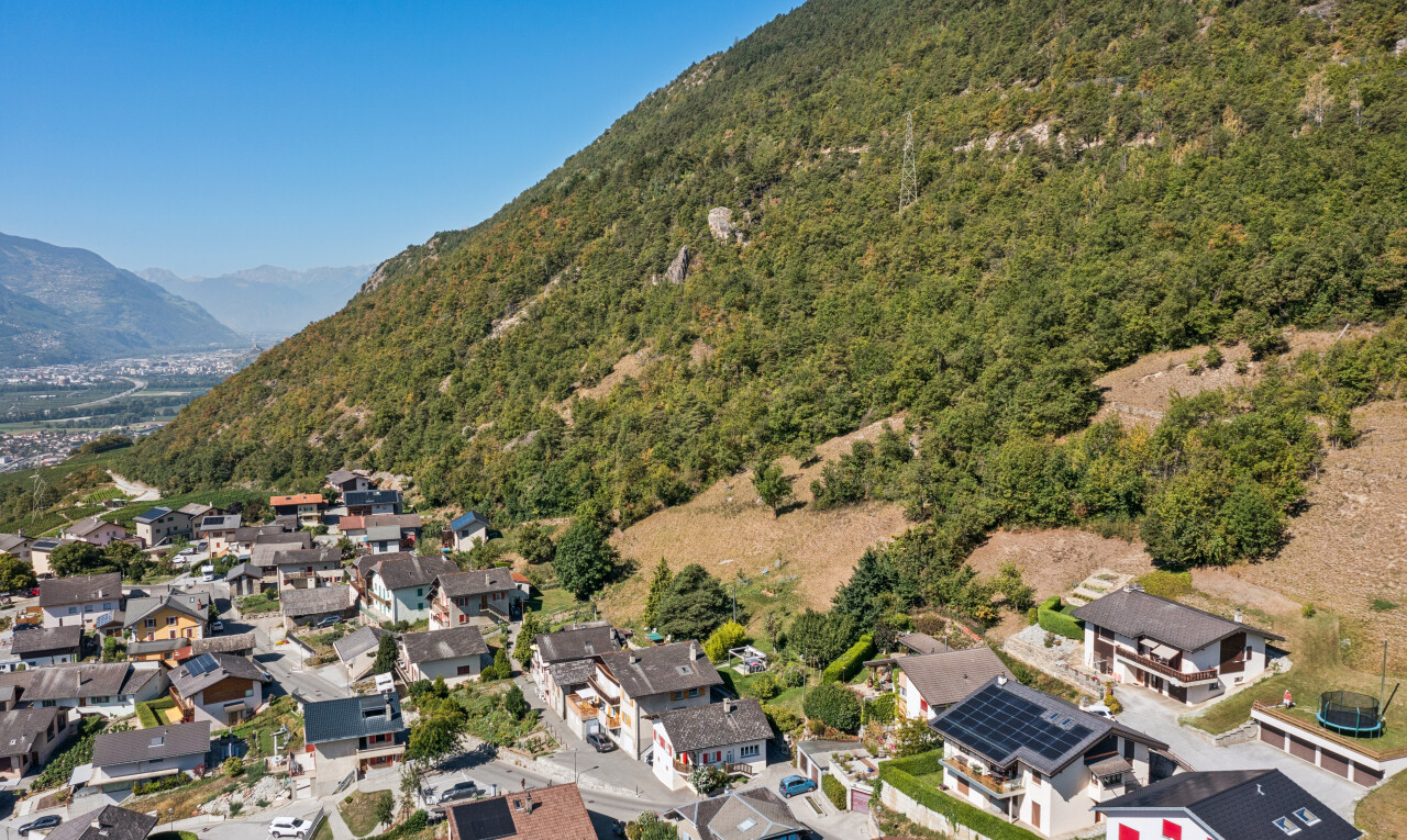 vue sur la montagne avec mountain view, vue sur la montagne, neighborhood view, residential view, et vue résidentielle