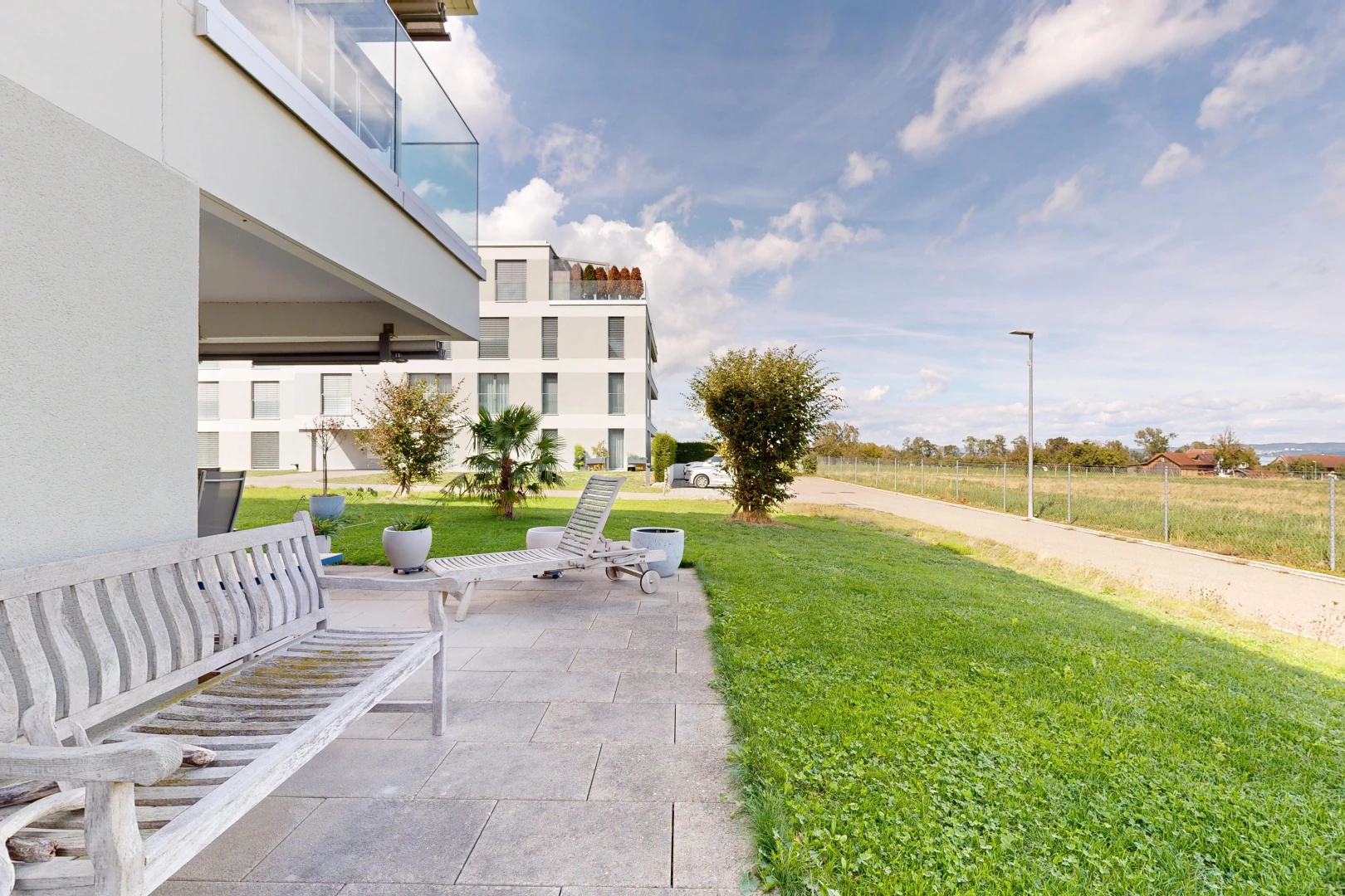 terrasse avec terrasse, from property, pelouse, day time, et view focus