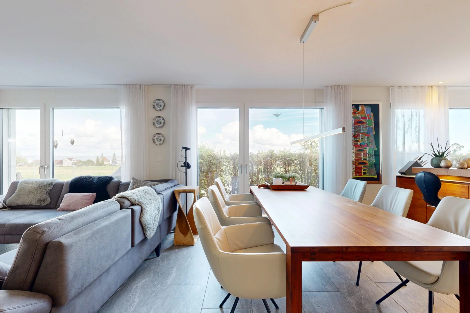 salon / salle à manger avec inside property, lumière naturelle, et day time