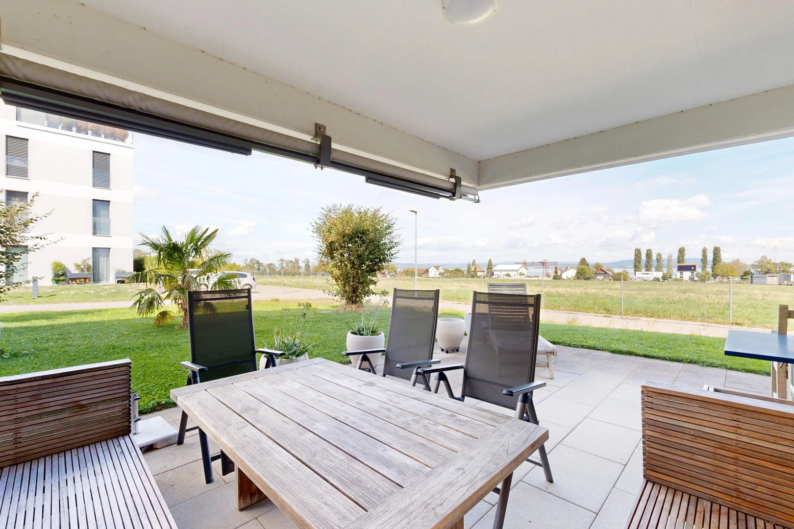 terrasse avec from property, terrasse, pelouse, et view focus