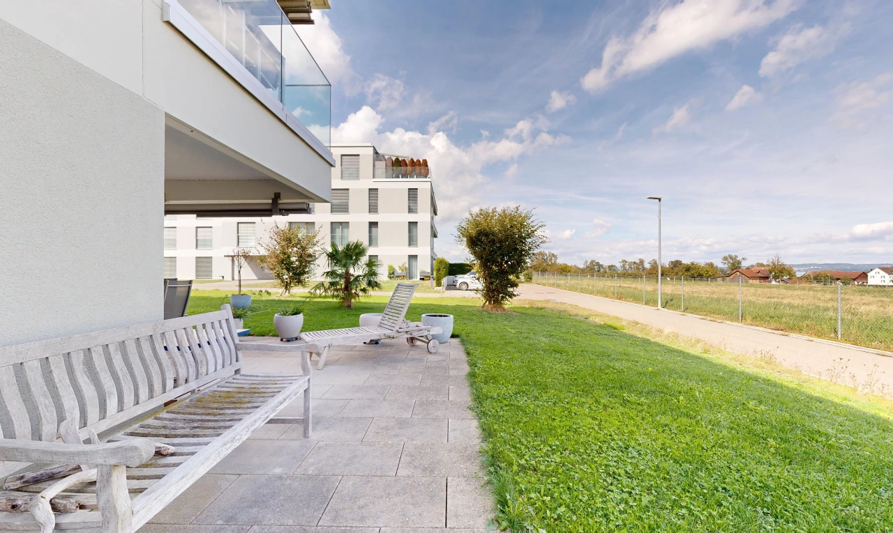 terrasse avec terrasse, from property, pelouse, day time, et view focus