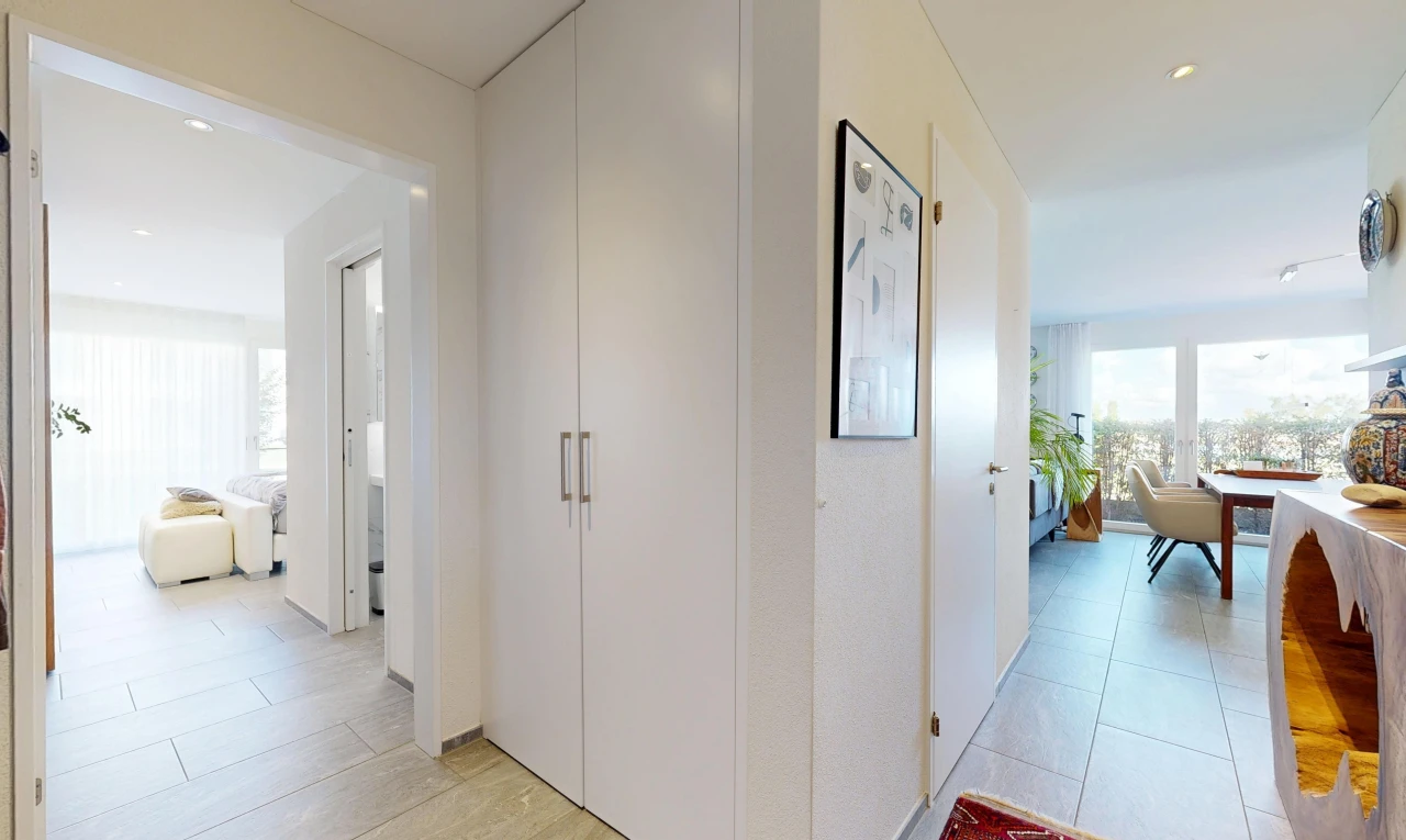couloir avec éclairage encastré, light floor, inside property, cloison sèche, et drywall