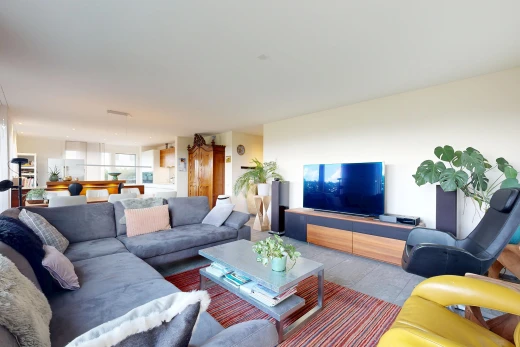 salon avec télévision, drywall, et cloison sèche