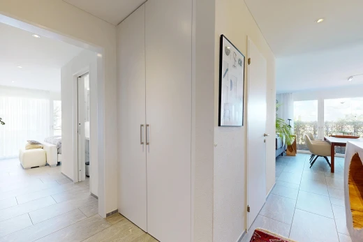couloir avec éclairage encastré, light floor, inside property, cloison sèche, et drywall