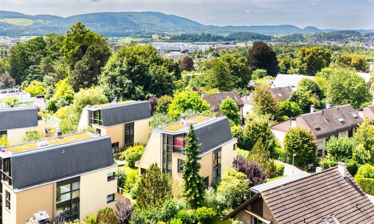 vue sur la montagne avec vue sur la montagne, mountain view, day time, vue résidentielle, et residential view