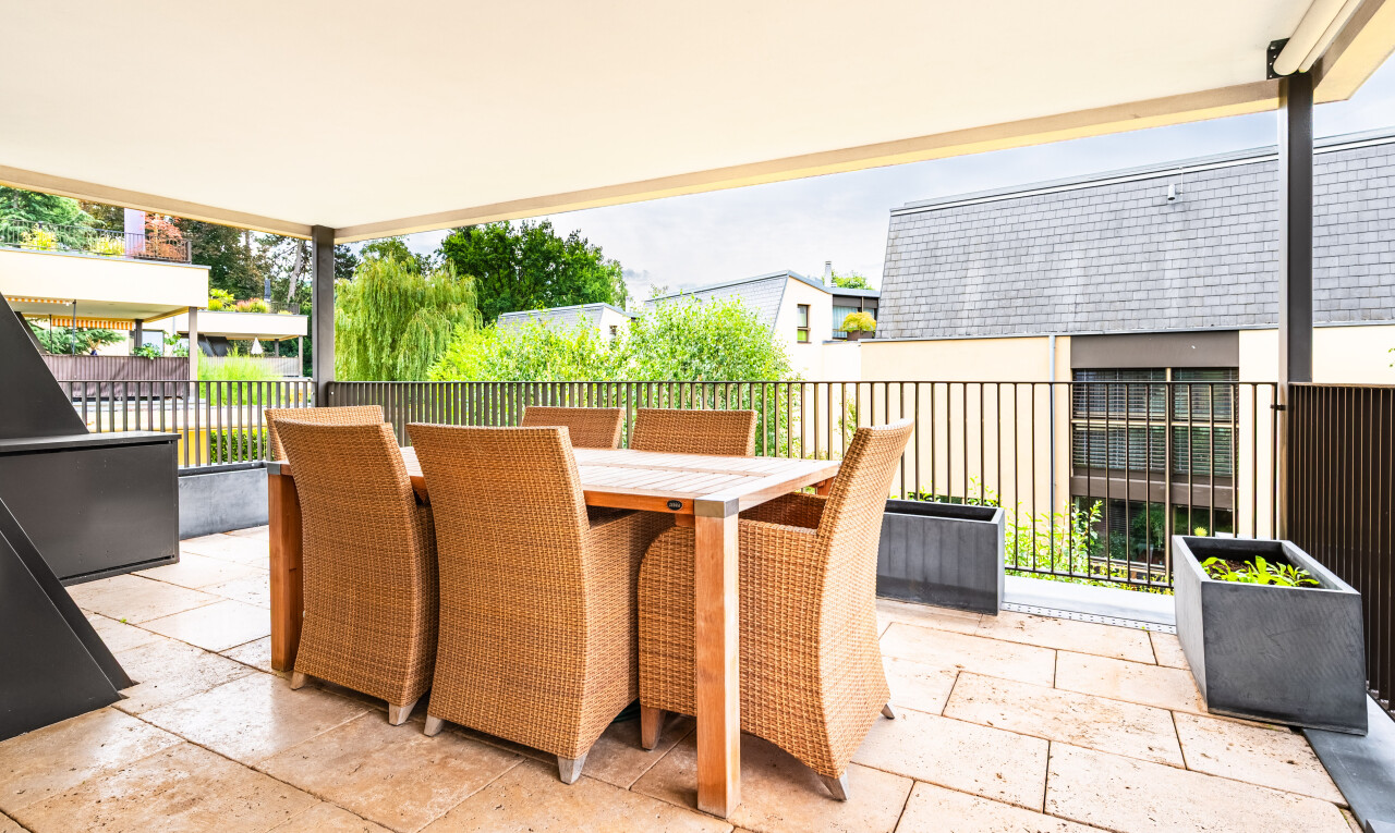 terrasse avec from property, coin repas extérieur, et terrasse