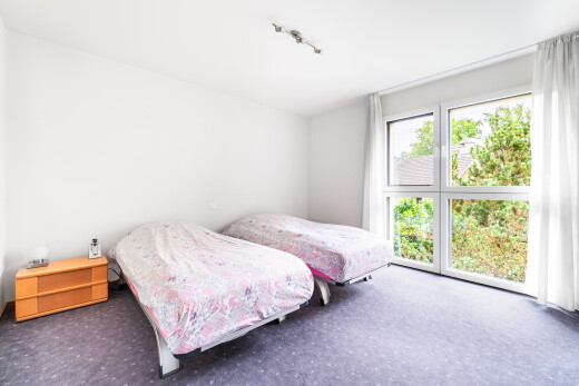 chambre avec lumière naturelle, natural light, cloison sèche, drywall, et inside property