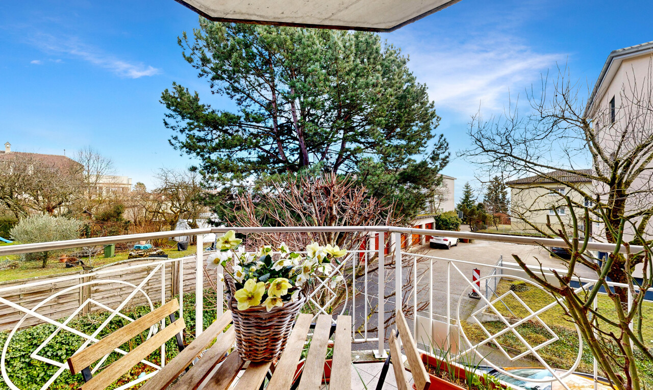 balcon avec balcon, from property, et day time