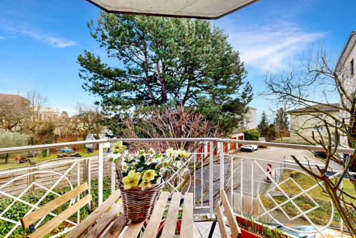 balcon avec balcon, from property, et day time