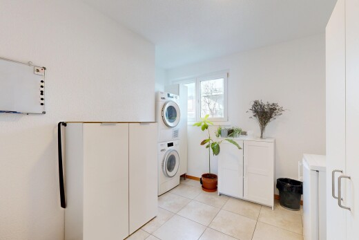 buanderie avec lumière naturelle, natural light, lave-linge et sèche-linge superposés, cloison sèche, et drywall