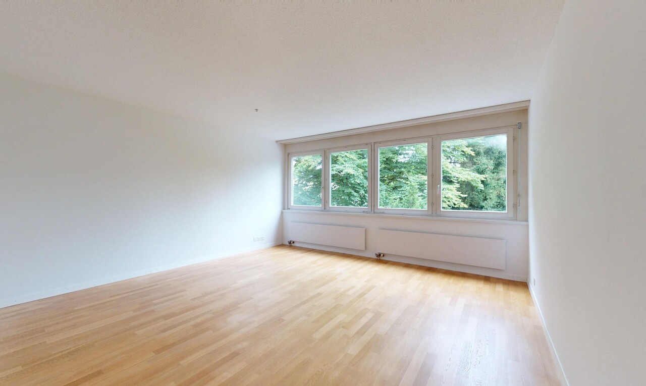 leerer raum mit natürliches licht, natural light, holzfußboden, wood finish floor, und inside property