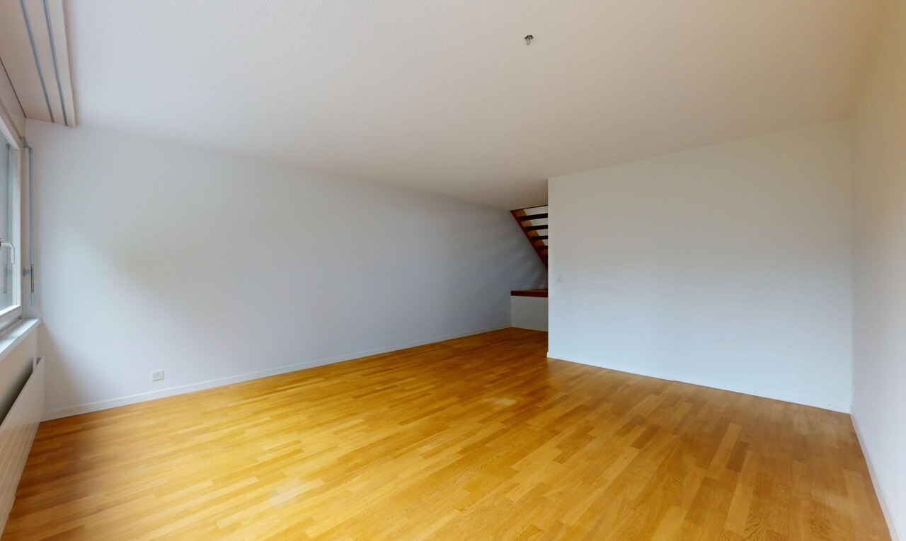 leerer raum mit inside property, gipskartonwand, drywall, holzfußboden, und wood finish floor