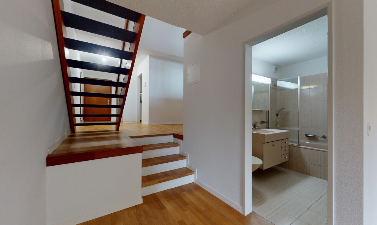 treppe mit inside property, wood finish floor, holzfußboden, treppen, und drywall