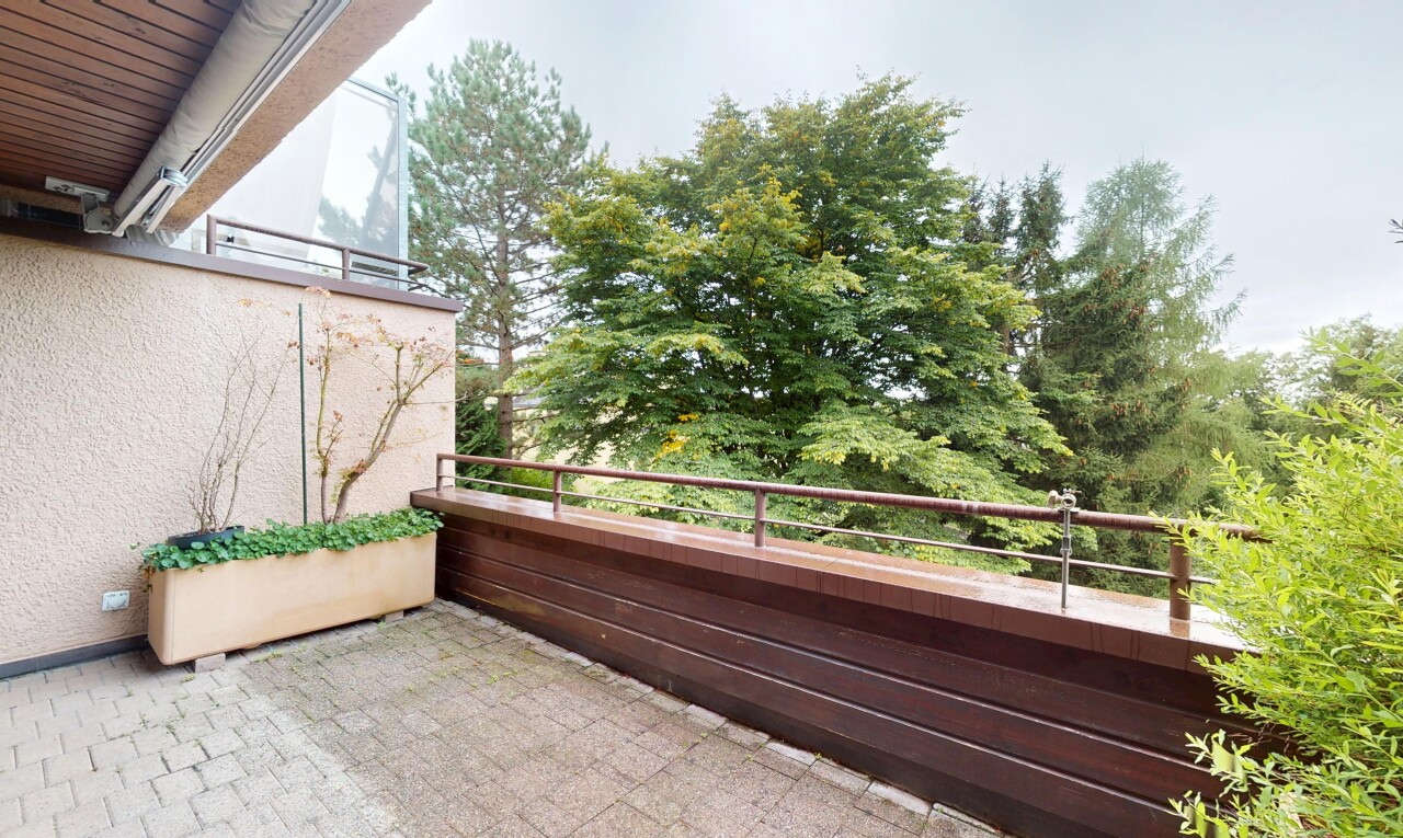 terrasse mit balkon, overcast, und from property