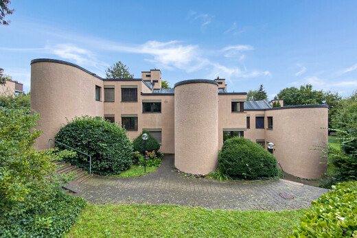 außenansicht mit property visible, stuckverkleidung, und day time