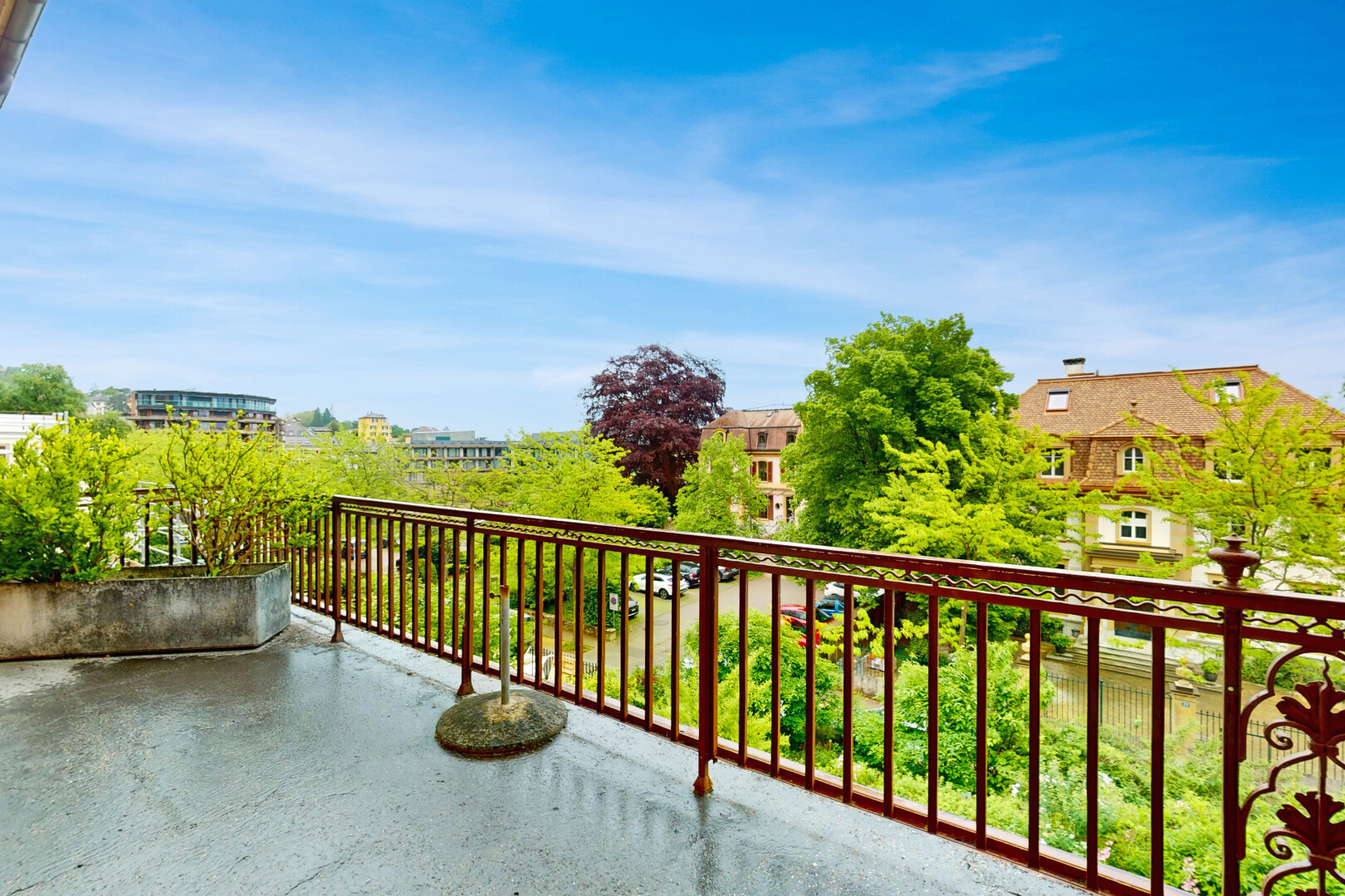 balcon avec from property, day time, et balcon