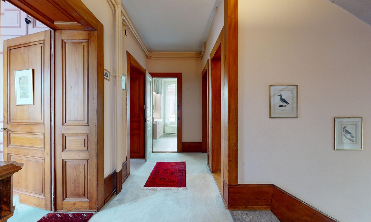 couloir avec cloison sèche, drywall, lumière naturelle, natural light, et moquette