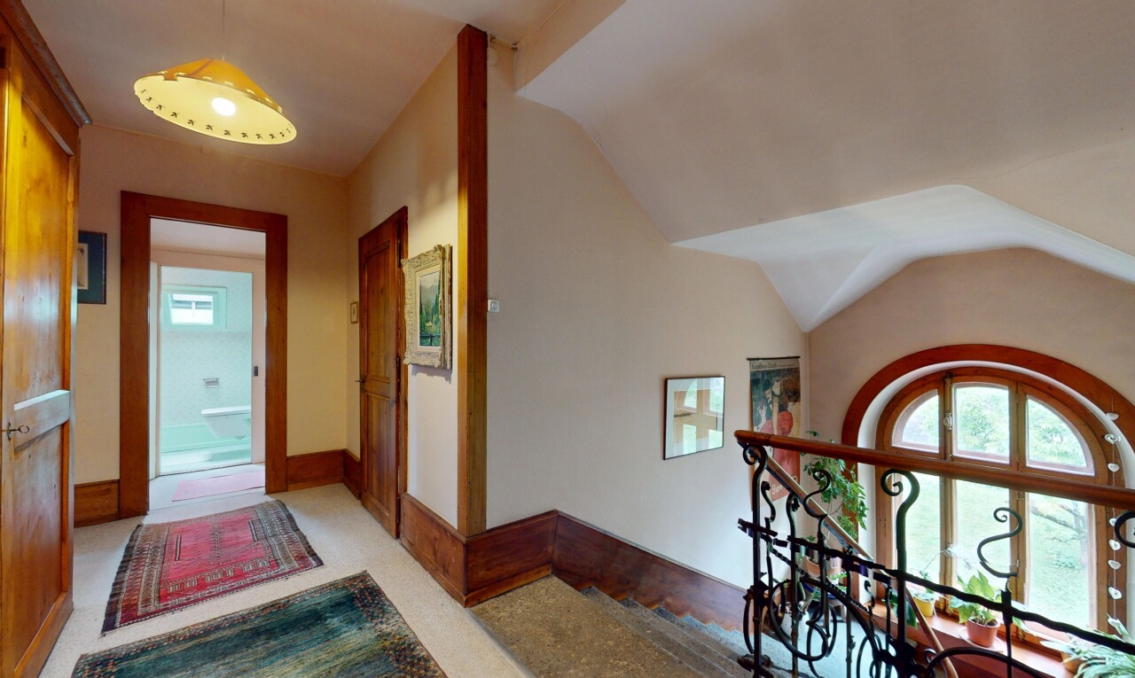 couloir avec lumière naturelle, natural light, inside property, cloison sèche, et drywall