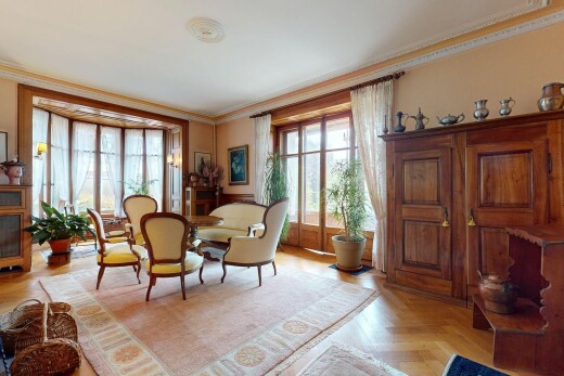 esszimmer mit parquet floor, inside property, natürliches licht, natural light, und kronenstuck