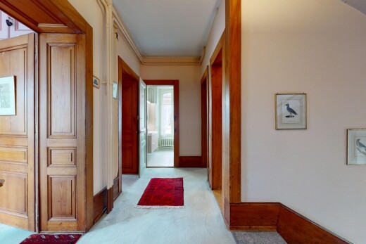 couloir avec cloison sèche, drywall, lumière naturelle, natural light, et moquette
