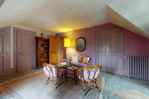 salle à manger avec radiateur, plafond voûté, vaulted ceiling, cloison sèche, et drywall