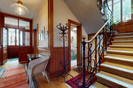 treppe mit holzfußboden, wood finish floor, treppen, natürliches licht, und natural light