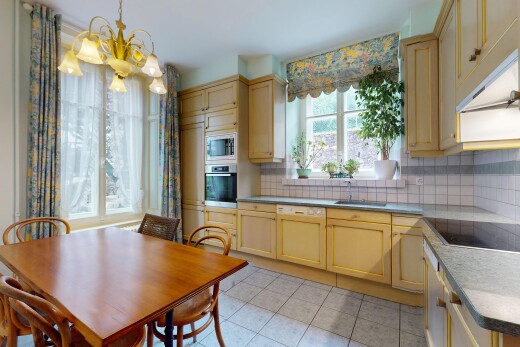 küche mit ofen, waschbecken, herd, natürliches licht, und natural light