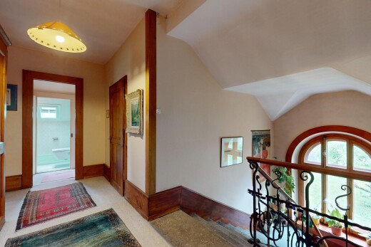 couloir avec lumière naturelle, natural light, inside property, cloison sèche, et drywall